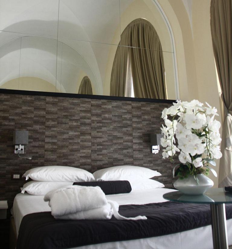 Boutique Hotel Piazza Carita Napoli Ngoại thất bức ảnh