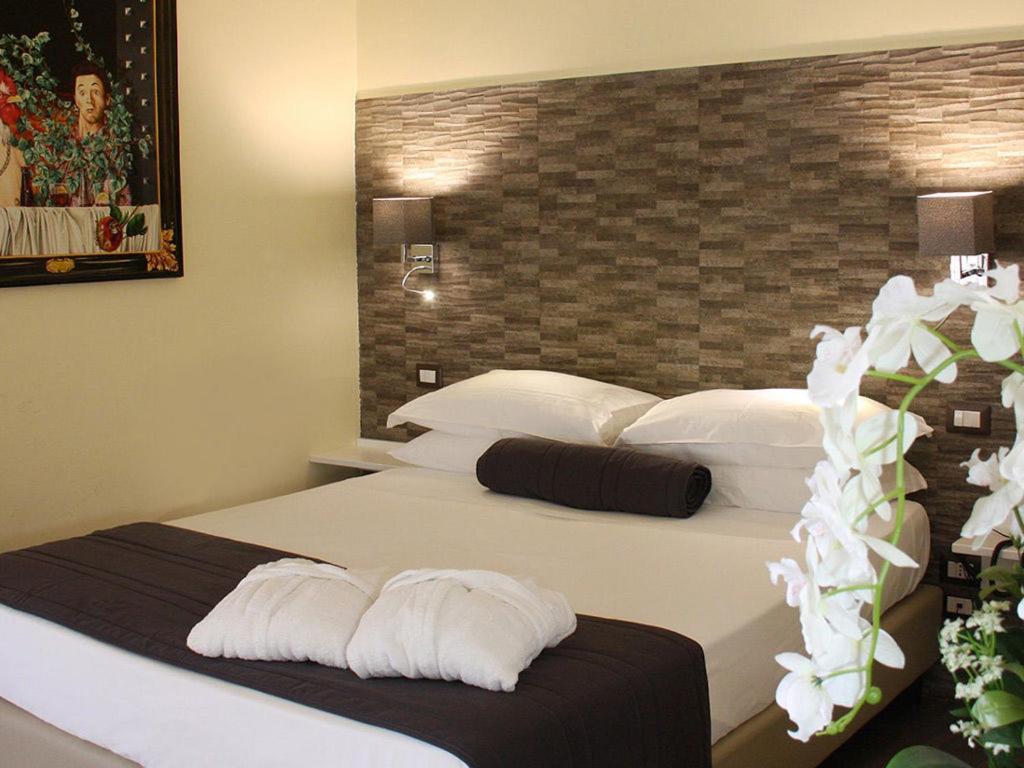 Boutique Hotel Piazza Carita Napoli Ngoại thất bức ảnh